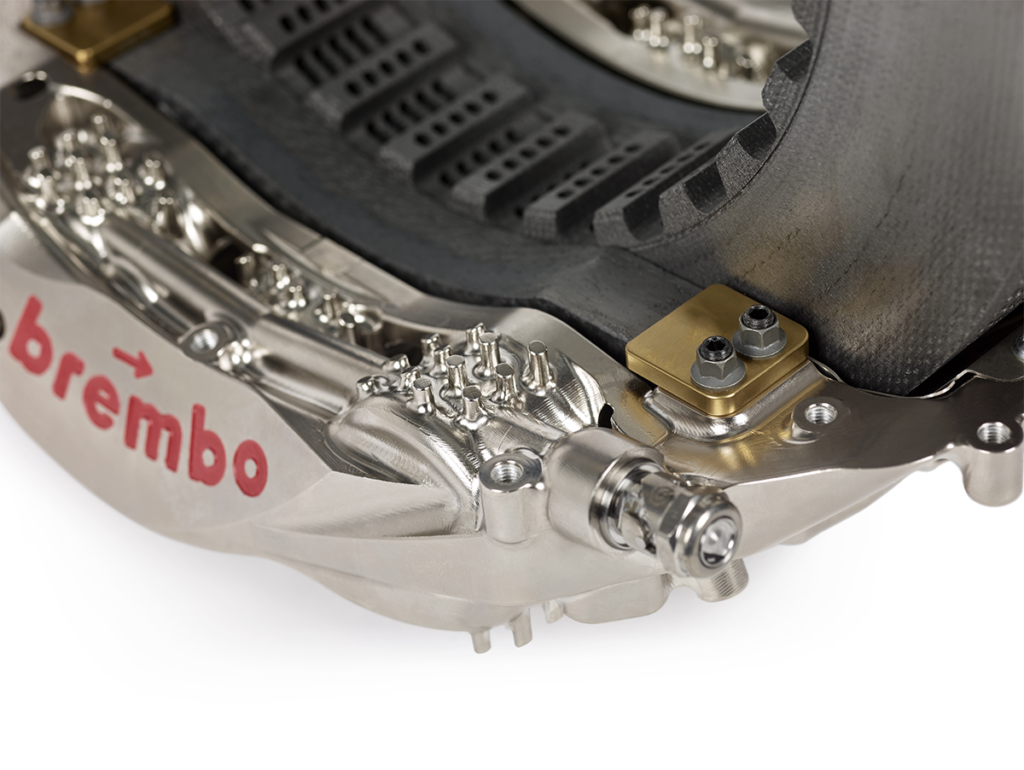 brembo-in-f1-fornira-le-pinze-a-tutti-i-10-team