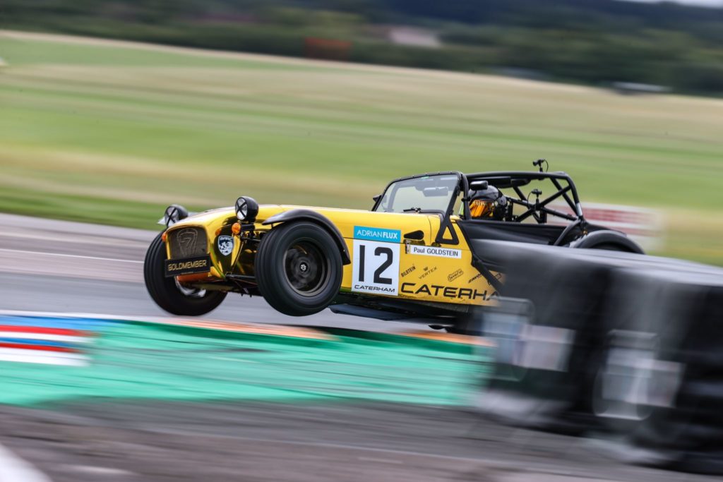 toyo-tires-gommera-i-campionati-caterham-roadsport-seven-270r-e-seven-310r