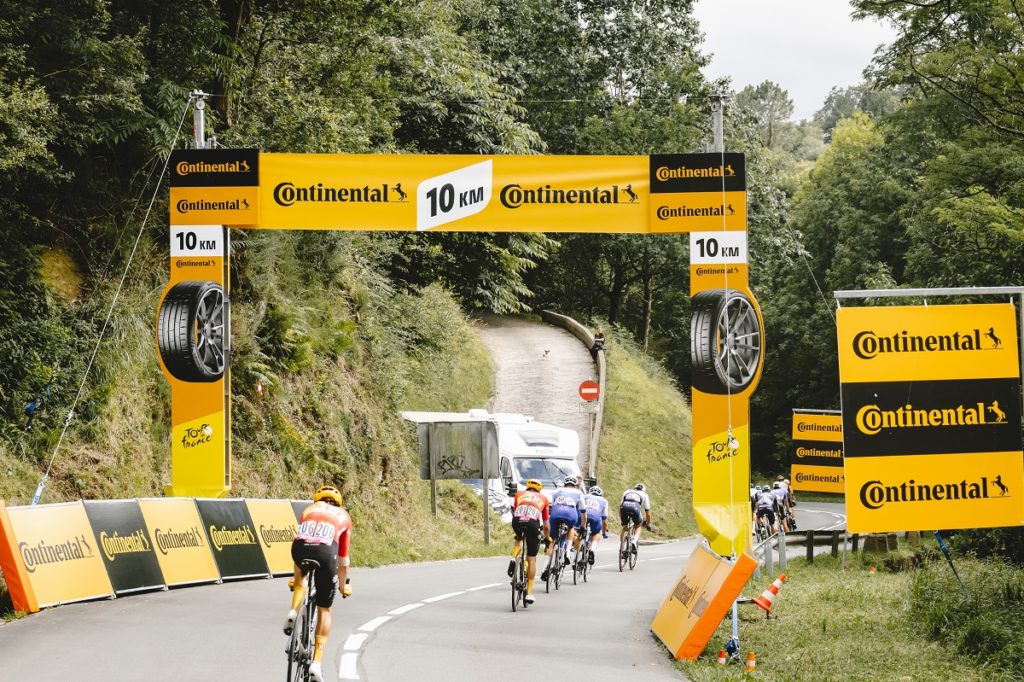 continental-tour-de-france-2023-sponsor-fornitore-equipaggiamenti