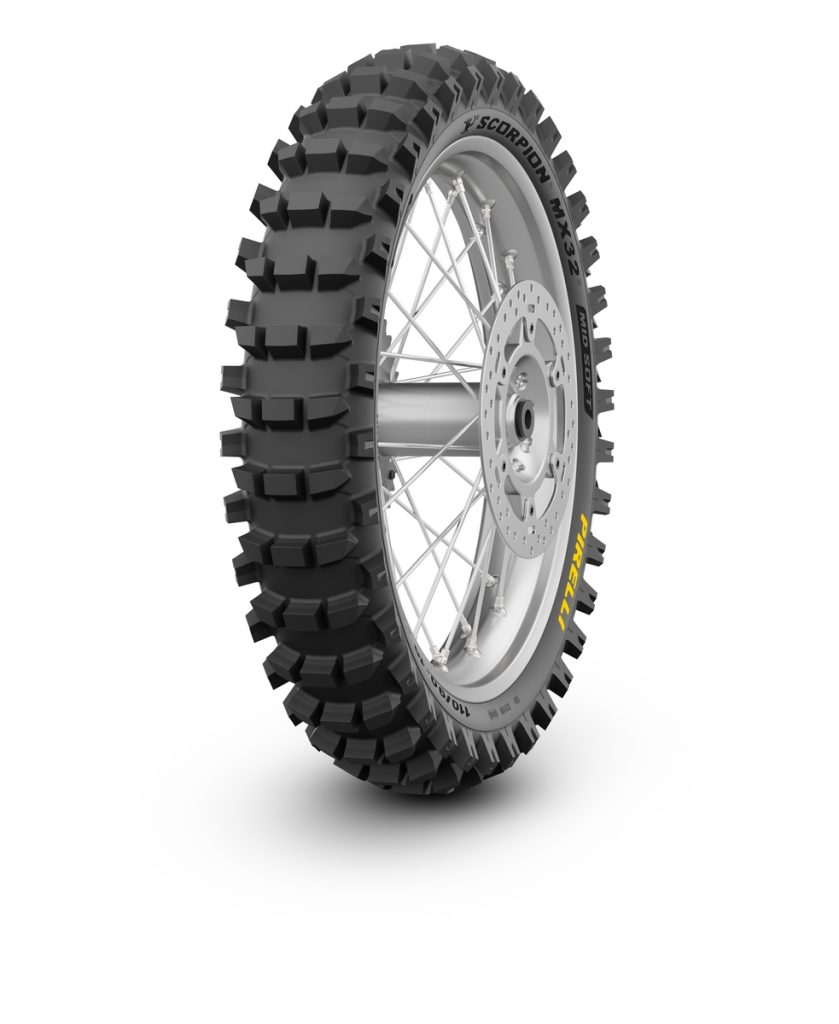 Scorpion MX32 Mid Soft Pirelli motocross pneumatici