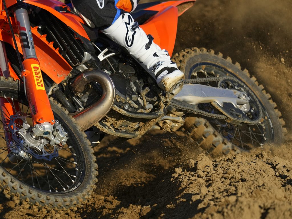 Scorpion MX32 Mid Soft Pirelli motocross pneumatici
