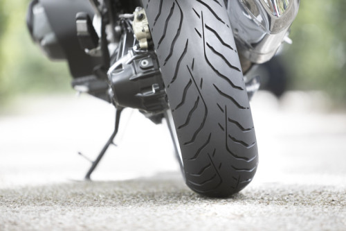 BMW sceglie i pneumatici sportivi e sport touring Dunlop per le nuove R1300R e R1300RS moto gomme motocicletta