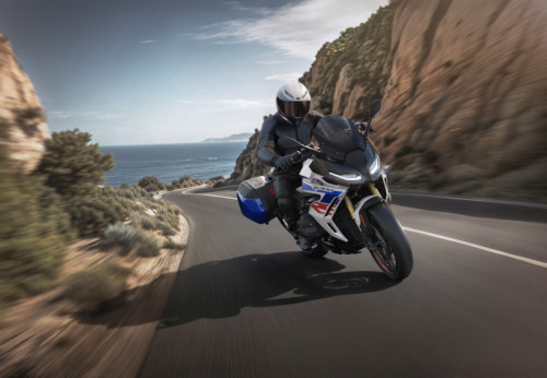 BMW sceglie i pneumatici sportivi e sport touring Dunlop per le nuove R1300R e R1300RS moto gomme motocicletta