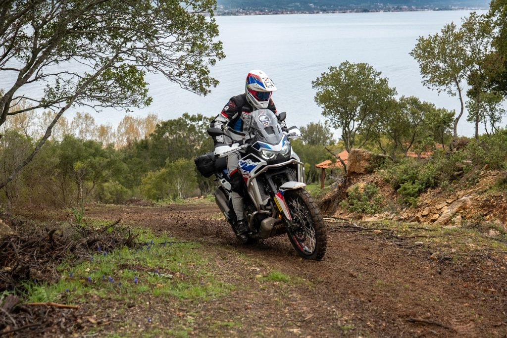 dunlop-trailmax-raid-scelto-per-lhonda-adventure-roads