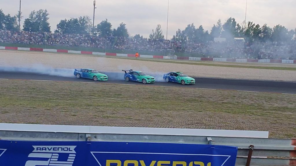 Falken al Nürburgring: grande partenza, blackout storico e ritiro amaro Andlauer, Menzel, Müller, Picariello