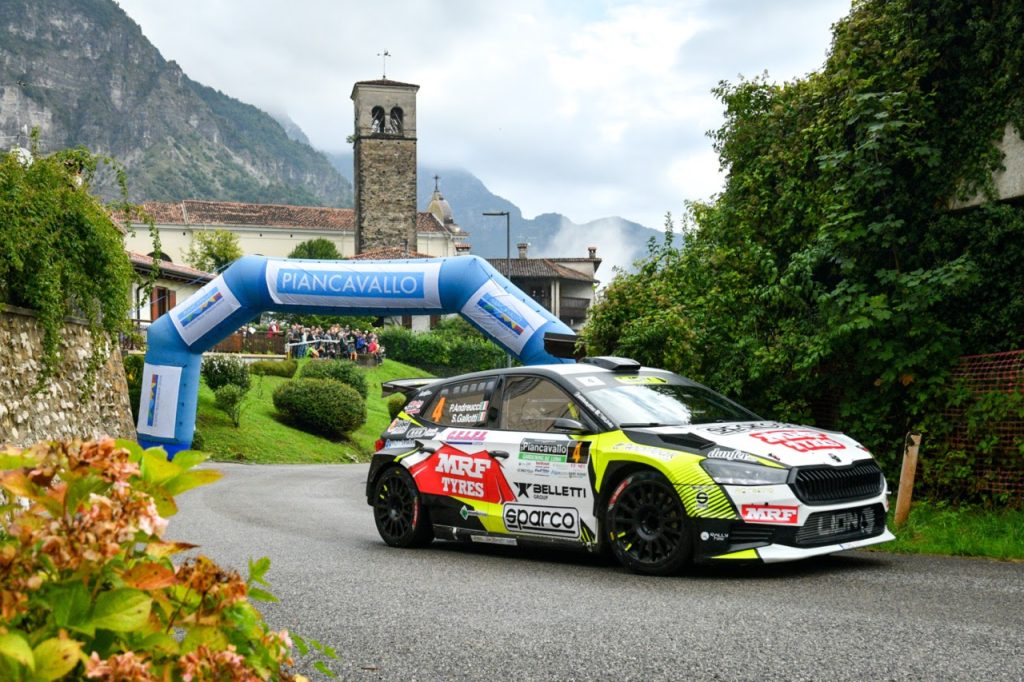 paolo-andreucci-sul-podio-del-rally-piancavallo