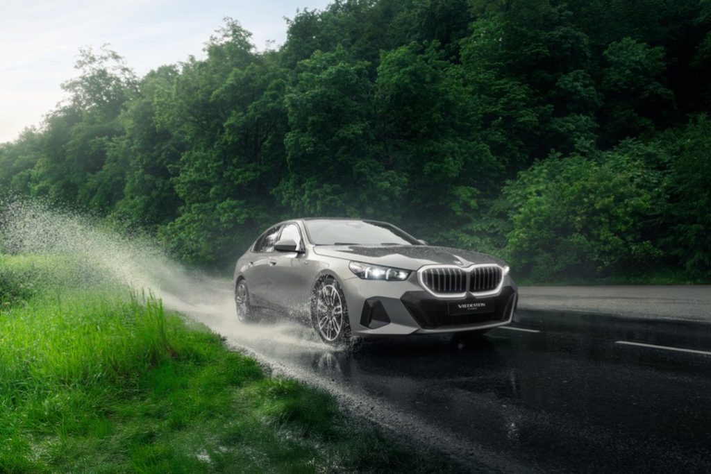 oltre-la-meta-degli-automobilisti-sottovaluta-le-distanze-di-arresto-sul-bagnato