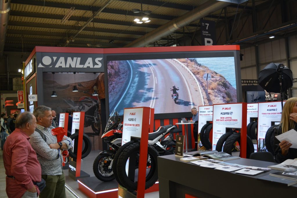 capra-mx-anlas-eicma-2025-motocross-viento-sport-evo-sportivo