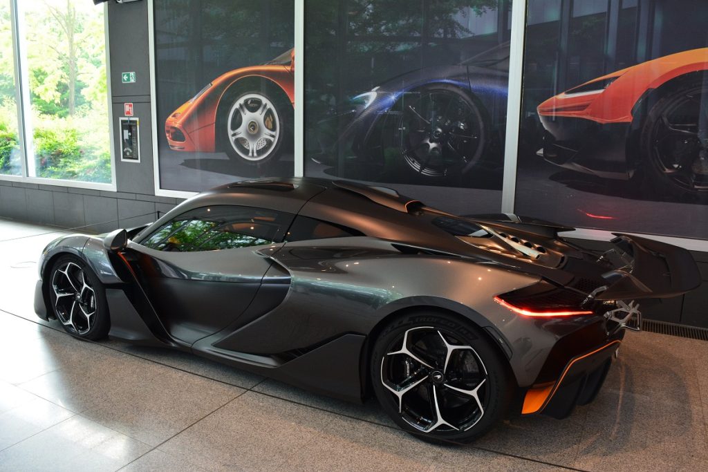 pirelli-mclaren-w1-p-zero-r-trofeo-rs-winter-2