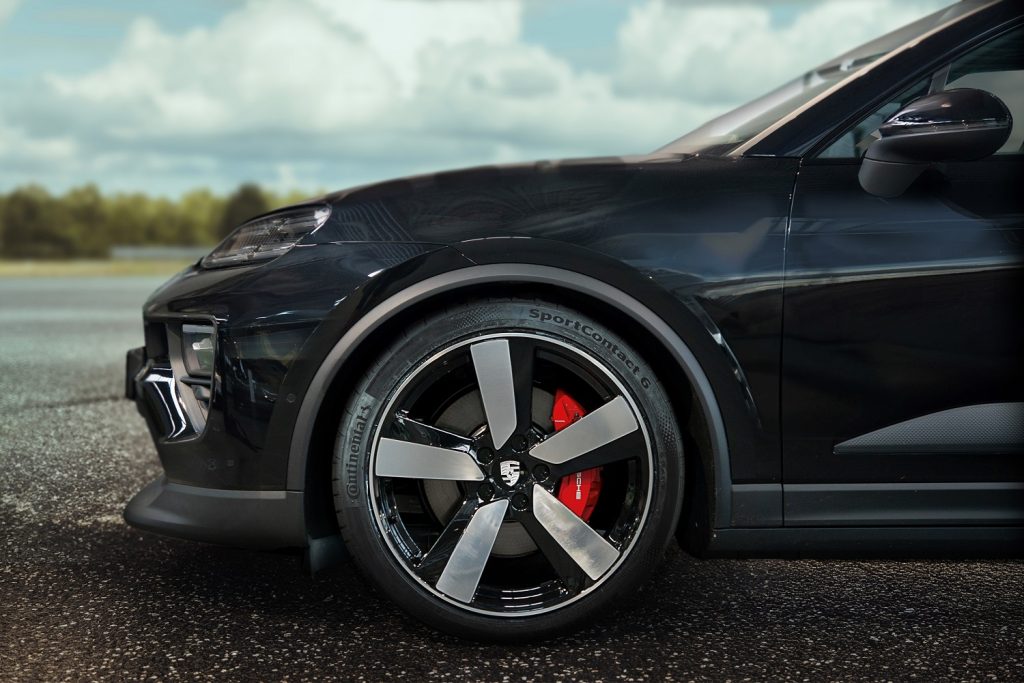 porsche-approva-i-pneumatici-estivi-continental-per-la-macan