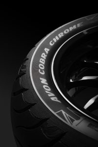 Avon Cobra Chrome 2026 tornano pneumatici a Fascia Bianca