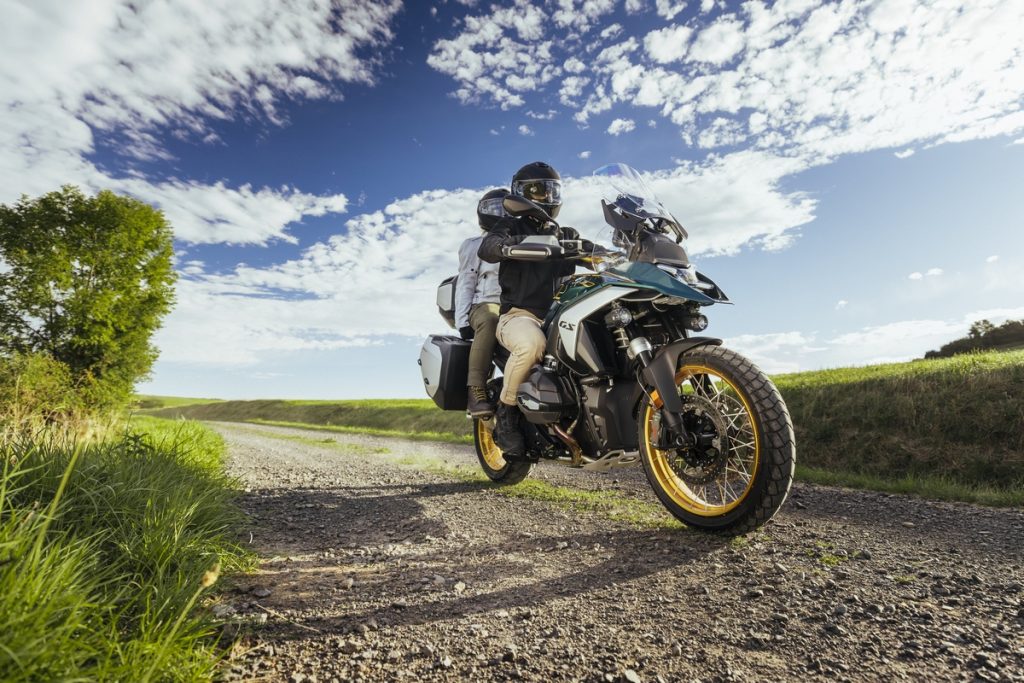 nuovo-anakee-adventure-2-michelin-reinventa-il-pneumatico-per-le-maxi-enduro