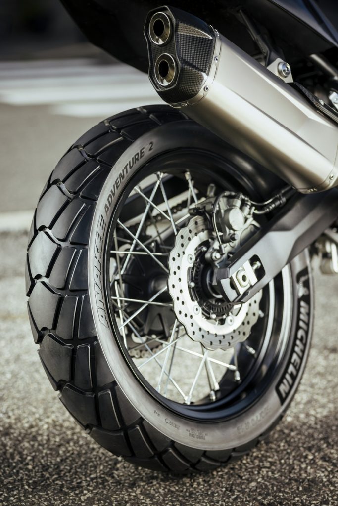 Anakee Adventure 2, Michelin reinventa il pneumatico per le "Maxi Enduro" copertoncino moto gomma copertone prezzo