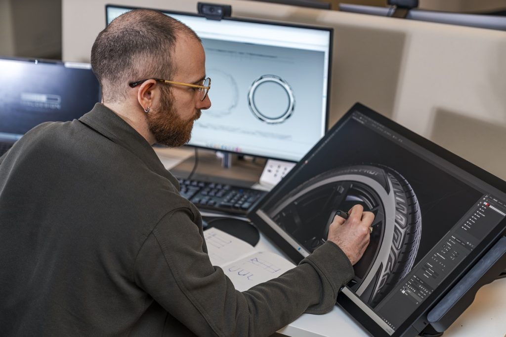 vredestein-quatrac-pro-2-il-nuovo-all-season-uhp-firmato-italdesign-in-arrivo-nel-2026