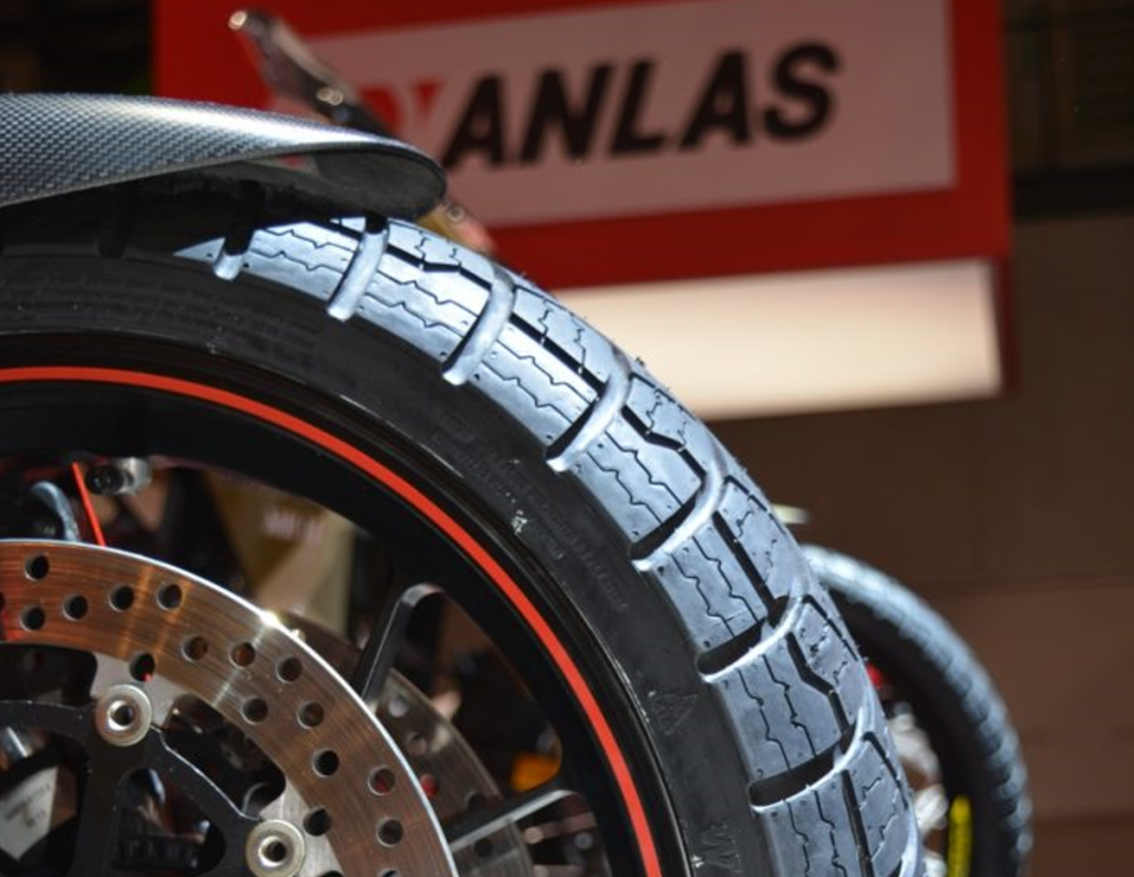 bimota-e-swm-scelgono-anlas-e-risemousse-alleanza-racing-per-il-2026