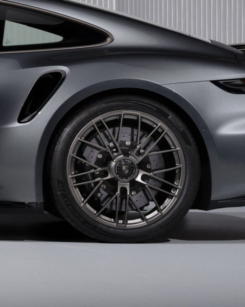 Pirelli P Zero R: il nuovo pneumatico su misura per la Porsche 911 Turbo S da 711 CV gomme pneumatici cambio