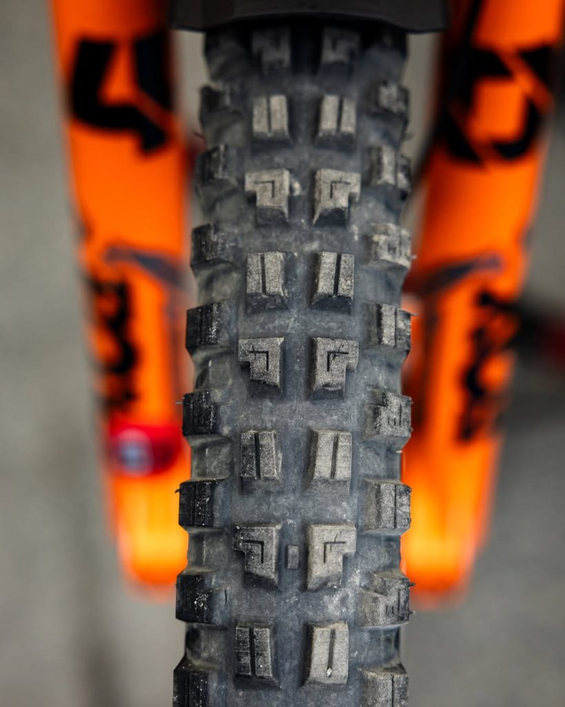 maxxis-minion-dhx-gravity-carcassa-dh-casing