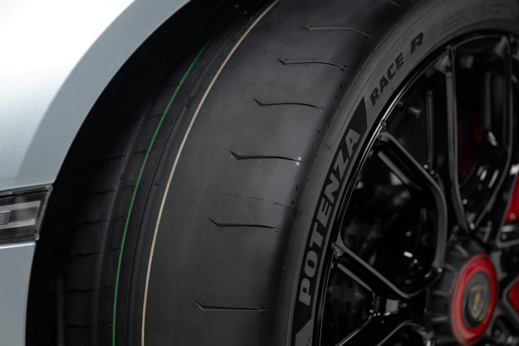 bridgestone-potenza-race-r-semi-slick-lamborghini-revuelto-sv