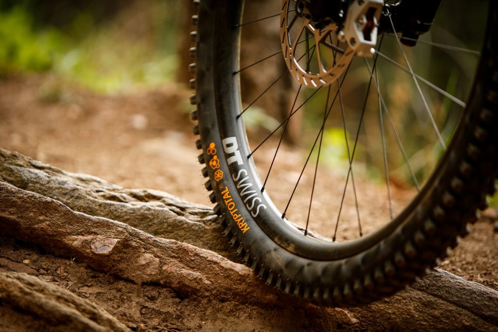 continental-gravity-mountain-bike-trail-riding-enduro-downhill