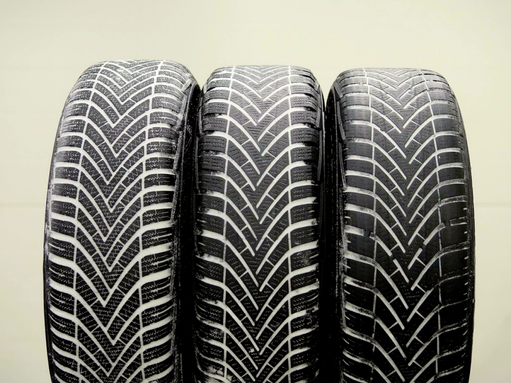 quando-cambiare-le-gomme-invernali-a-quanti-millimetri-adac