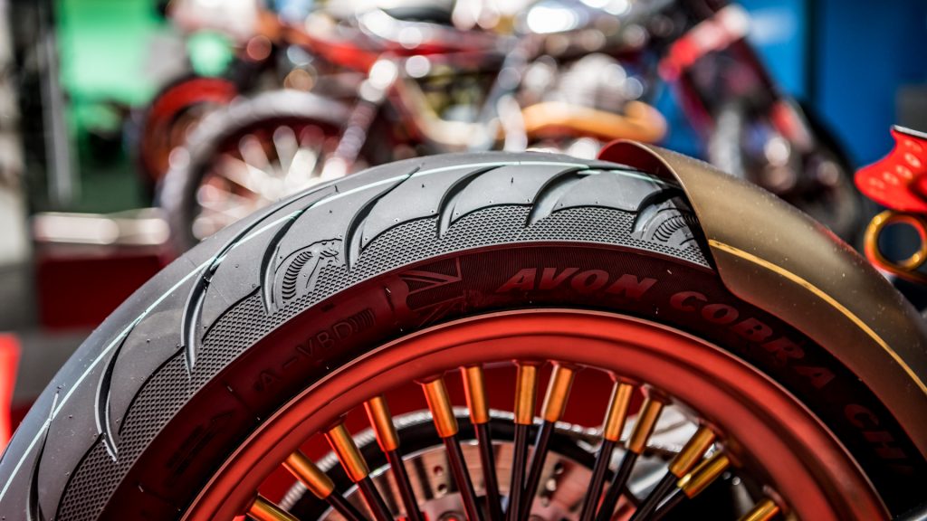 avon-tyres-ad-eicma-con-il-nuovo-8020-trailrider-2